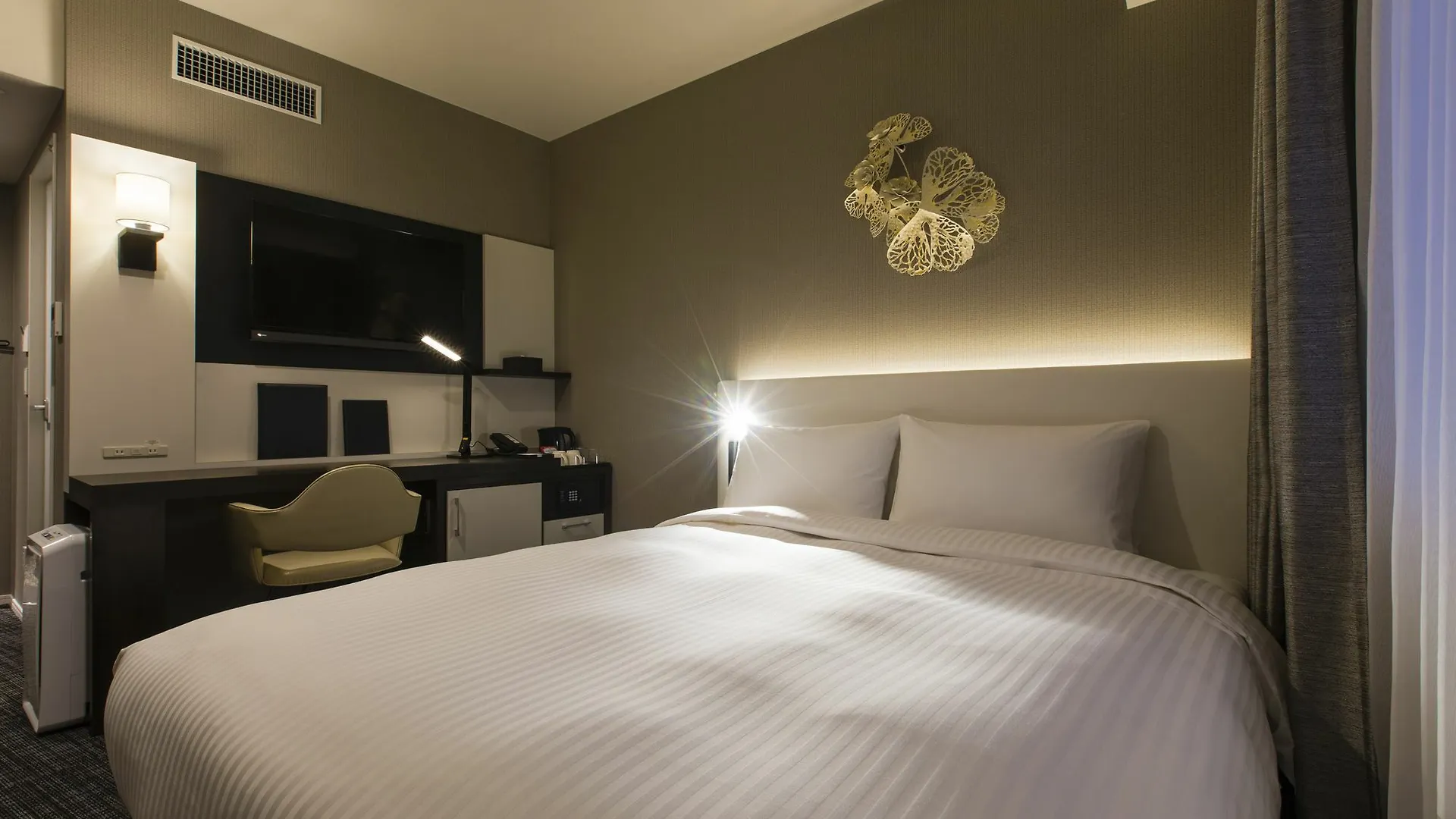 Premier Hotel Cabin President Osaka 4*,  Japan